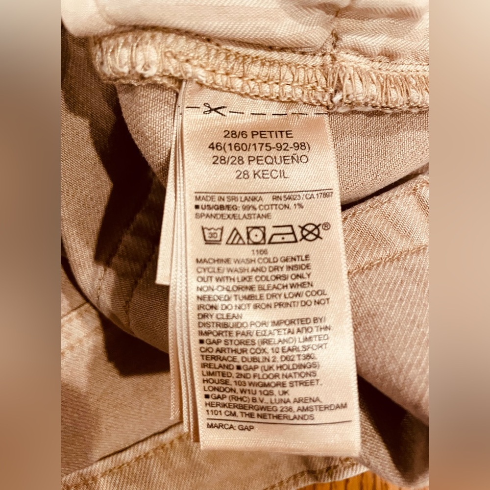 EUC GAP 90’s loose midrise khaki jeans, size 6P - Picture 6 of 7